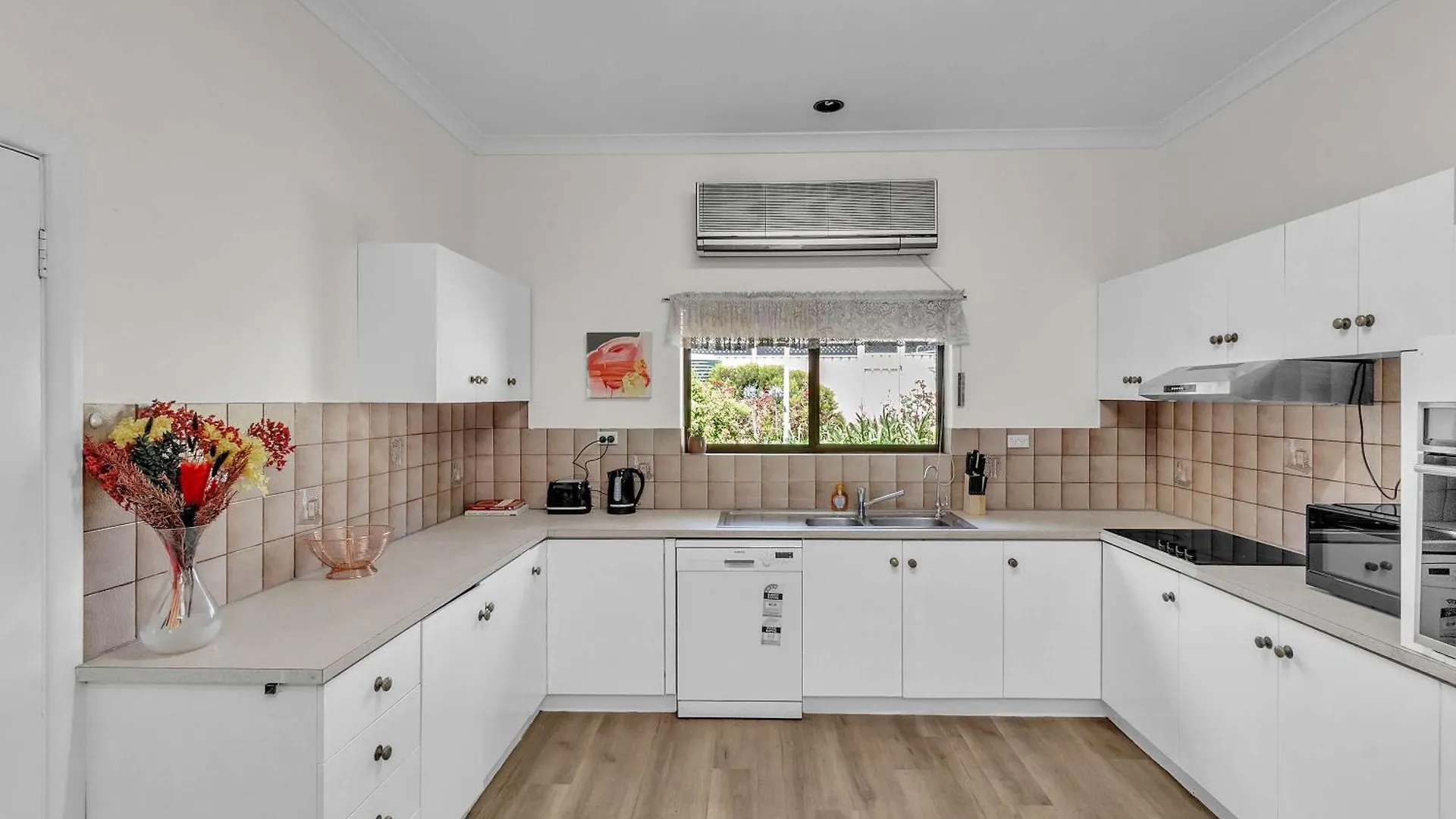 Charming Family Retreat With Arcade - Glenunga Villa Adelaide Holiday home